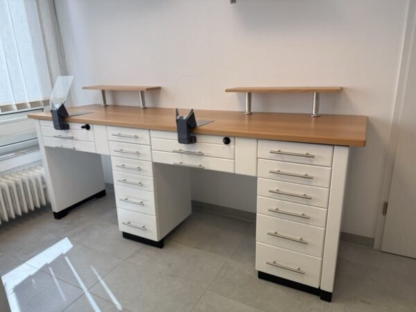 Oz Dent Doppelarbeitsplatz 2er Labortisch mit Absaugmaul , Luftpuster ,